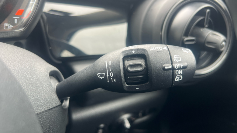 MINI Hatchback 1.5 Cooper Classic 3dr Petrol Hatchback